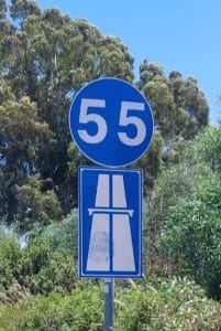בתמונה: תמרורים 216 ו-218